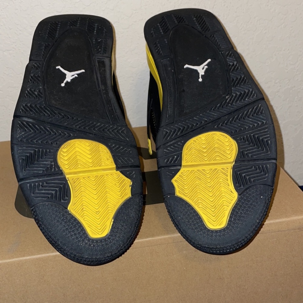 Jordan 4 retro ‘thunder’